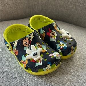 Disney Toddler Crocs (Mickey hand Lights Up!)